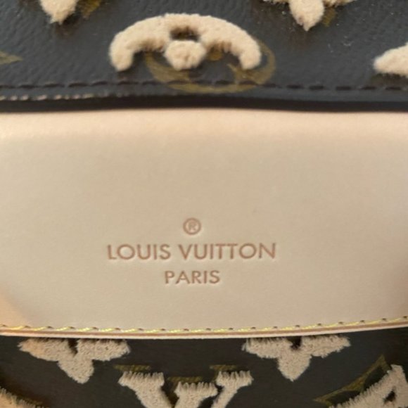 Authentic Louis Vuitton Limited Edition Deauville Tuffetage - Picture 3 of 10
